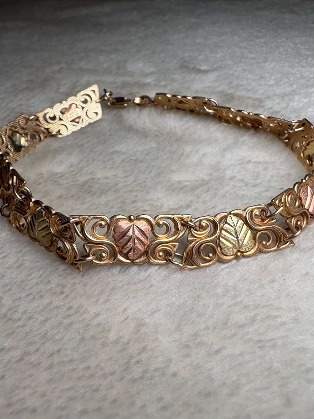 Vtg Black Hills Gold 10k Bracelet 7.5" Coleman Co. Heart Shaped Leaves 9 grams